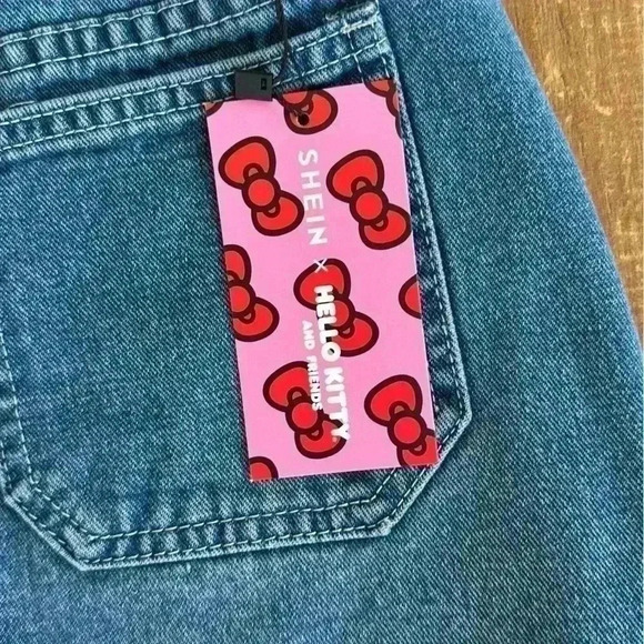 NWT Hello Kitty x Shein denim skirt size large - Picture 4 of 4